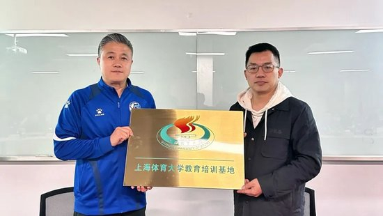 专业不断向互动娱乐媒体的战略目标稳步迈进。服务